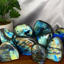 Load image into Gallery viewer, Labradorite Free Forms
