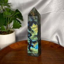 Load image into Gallery viewer, Labradorite XL Tower
