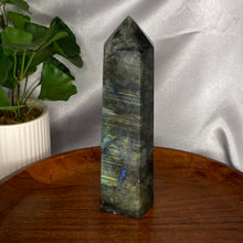 Load image into Gallery viewer, Labradorite XL Tower
